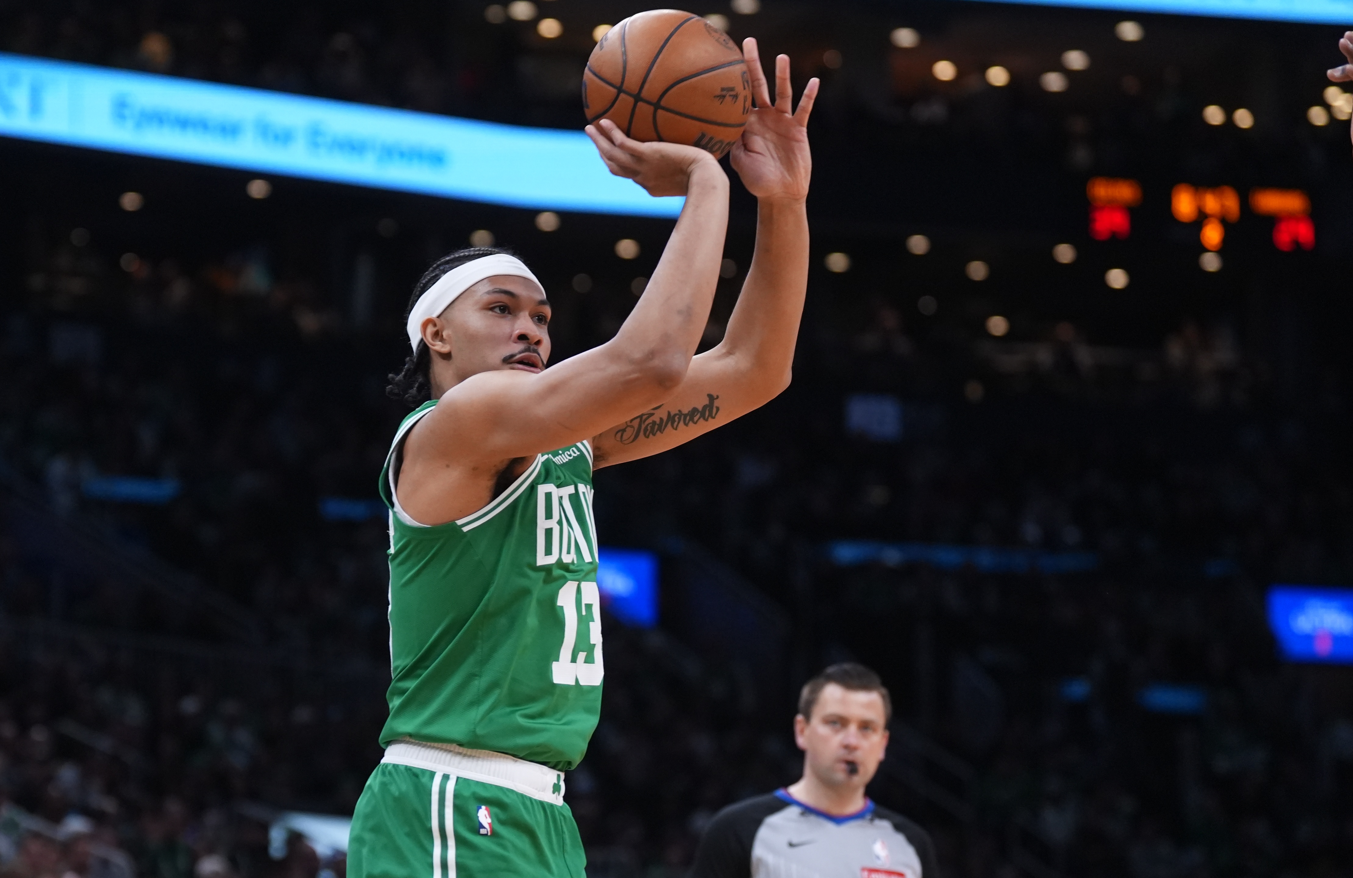 PP电子-外线练手！凯尔特人首节23次出手有16次是三分 但仅命中4球